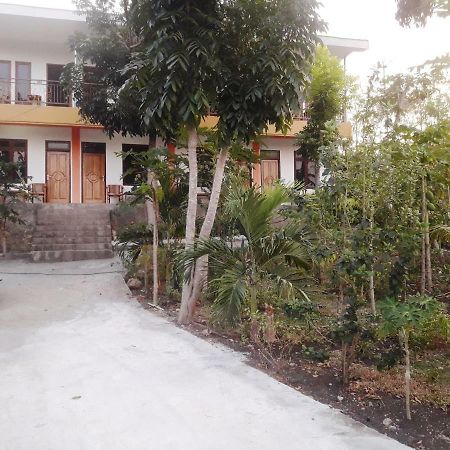 The Teuz B&B Labuan Bajo Exterior foto